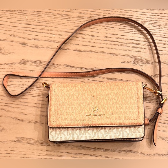 Michael Kors Jet Set Crossbody – Vanilla/Blush - Picture 1 of 5